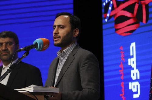 بهادری در مراسم اختتامیه چهارمین همایش بین المللی و جایزه ملی حقوق بشر آمریکایی: پارادکوس حقوق بشر آمریکایی طنزی تلخ است